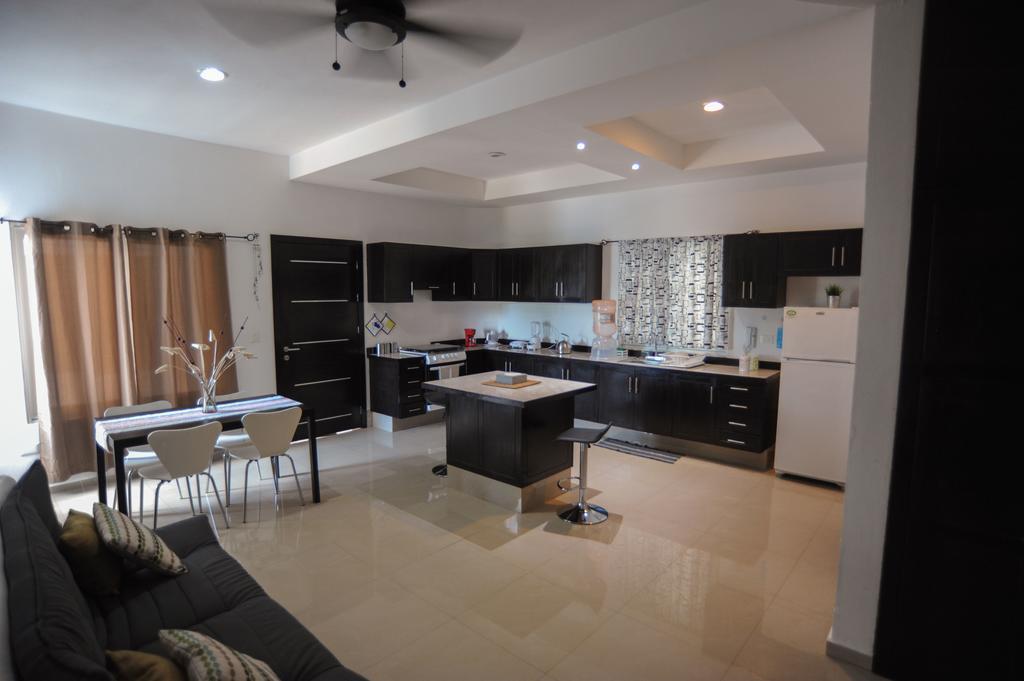 Casa Felicidad Apartment Плая дел Кармен Екстериор снимка